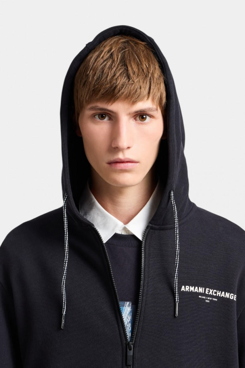 Темно-синие худи с принтом Milan/New York позади XM000223 AF12656 UB101 Armani Exchange