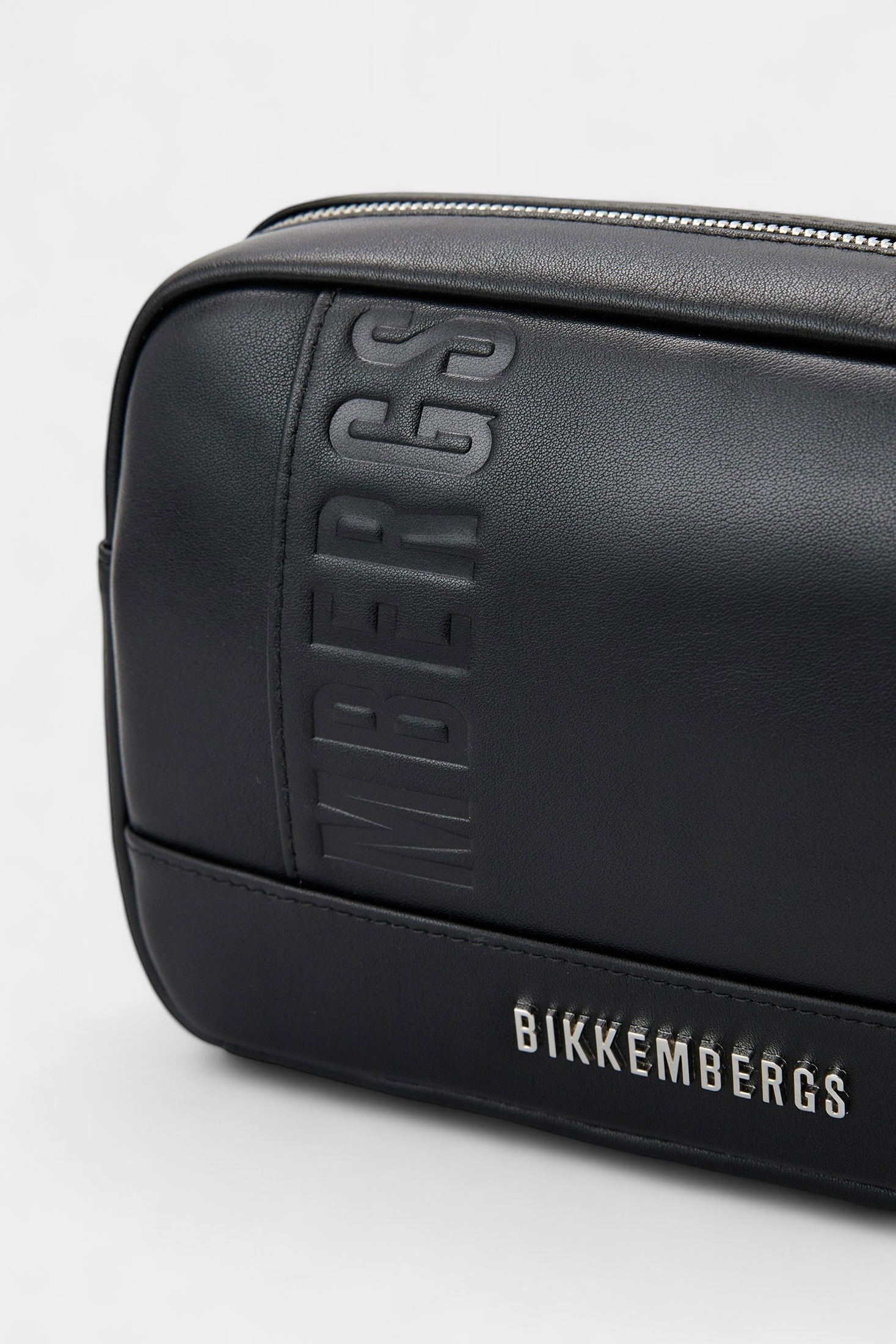 Черная косметичка Jonas BKMA00055M Bikkembergs